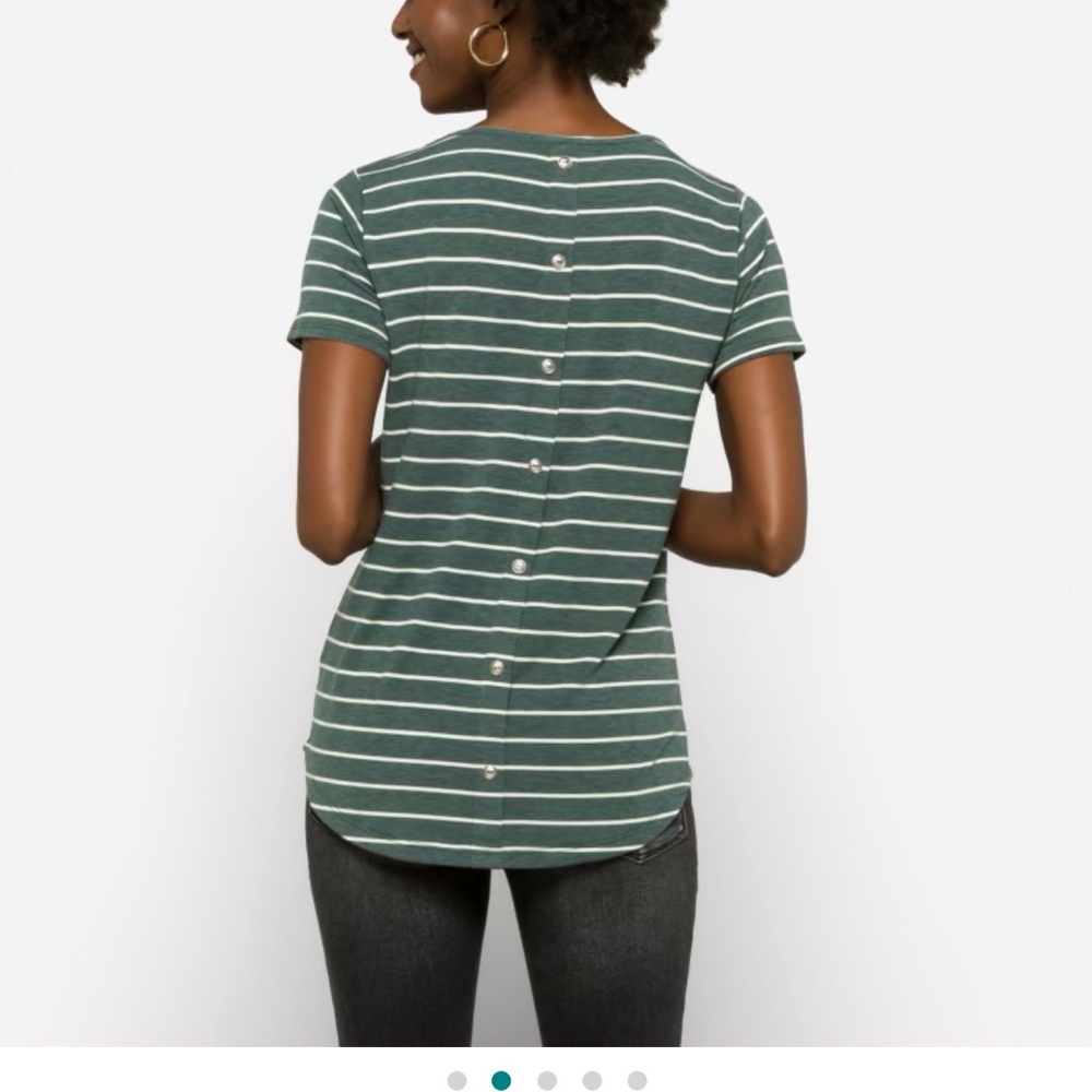 Stitch Fix button back tee (nonfunctional buttons)